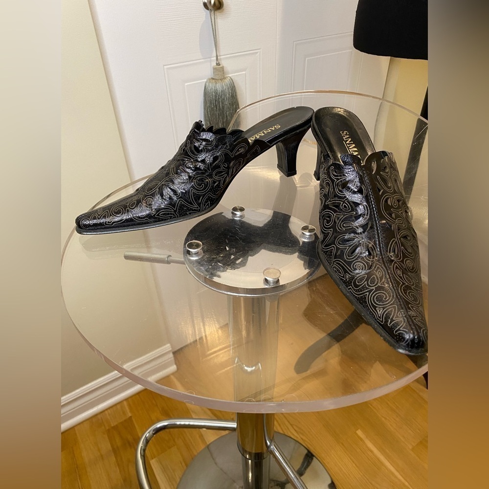 San  Marina Paris/Leather Mules/intricate filigree design/gold design 🤎 - Picture 5 of 14